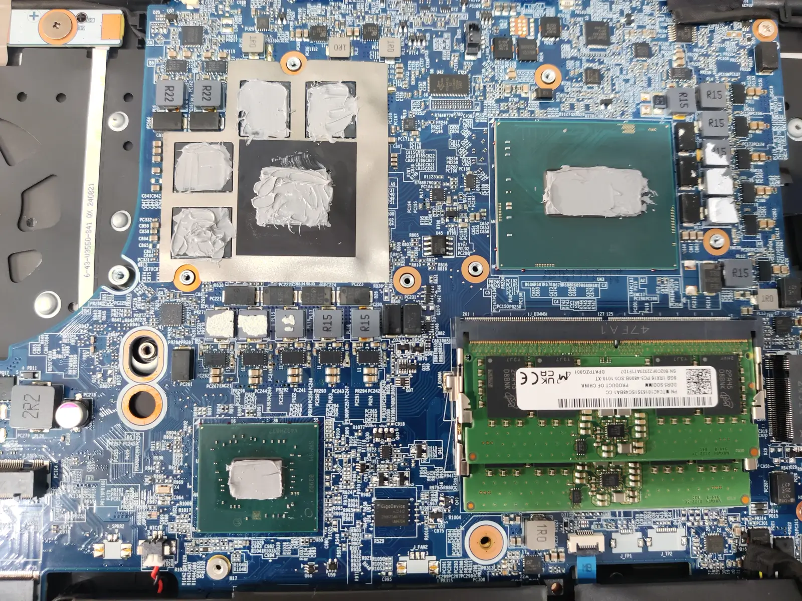 孝感游戏笔记本电脑清灰更换导热硅脂全程当面拆机操作