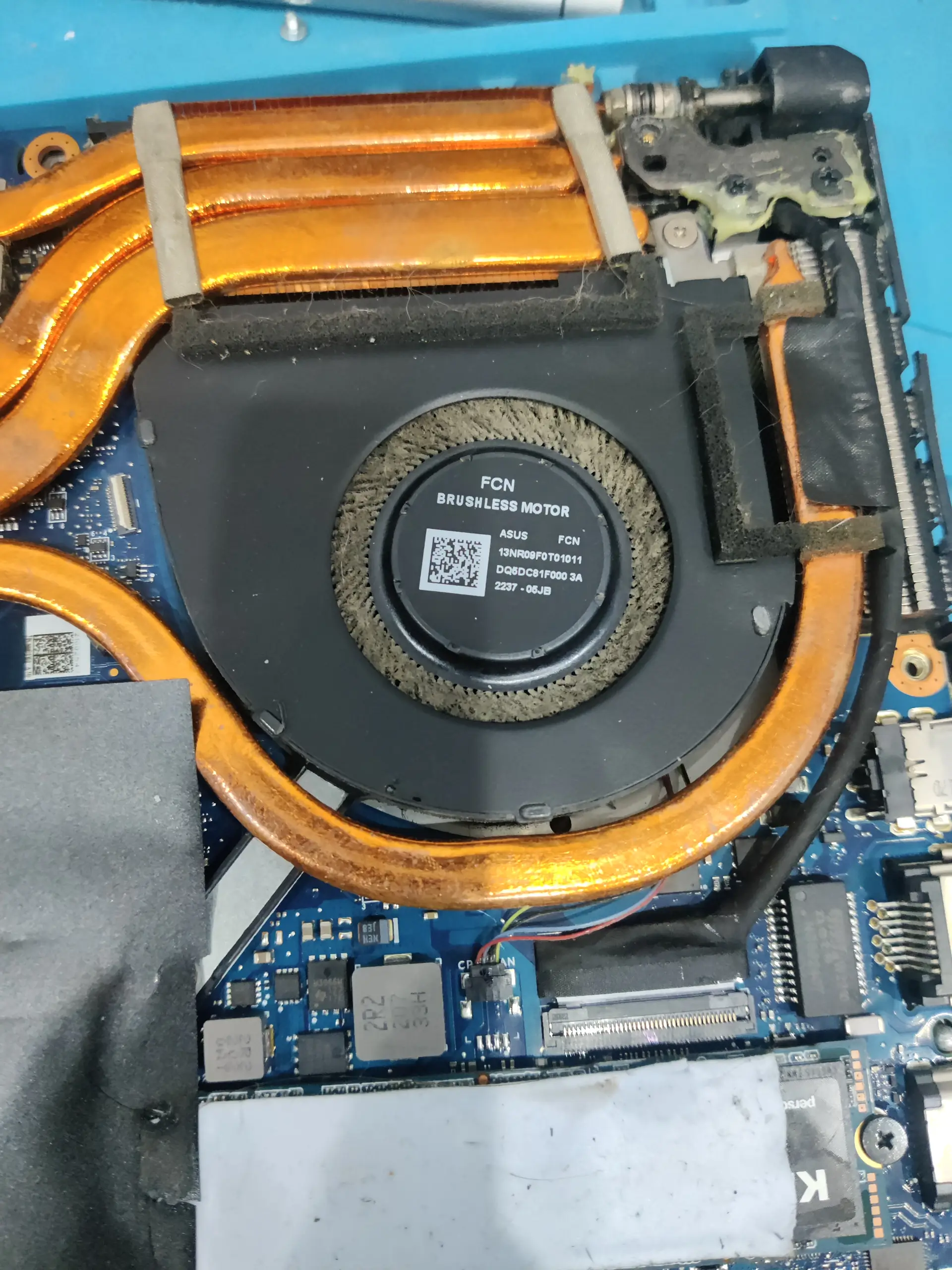 孝感华硕天选3游戏笔记本电脑清灰更换硅脂全程当面操作