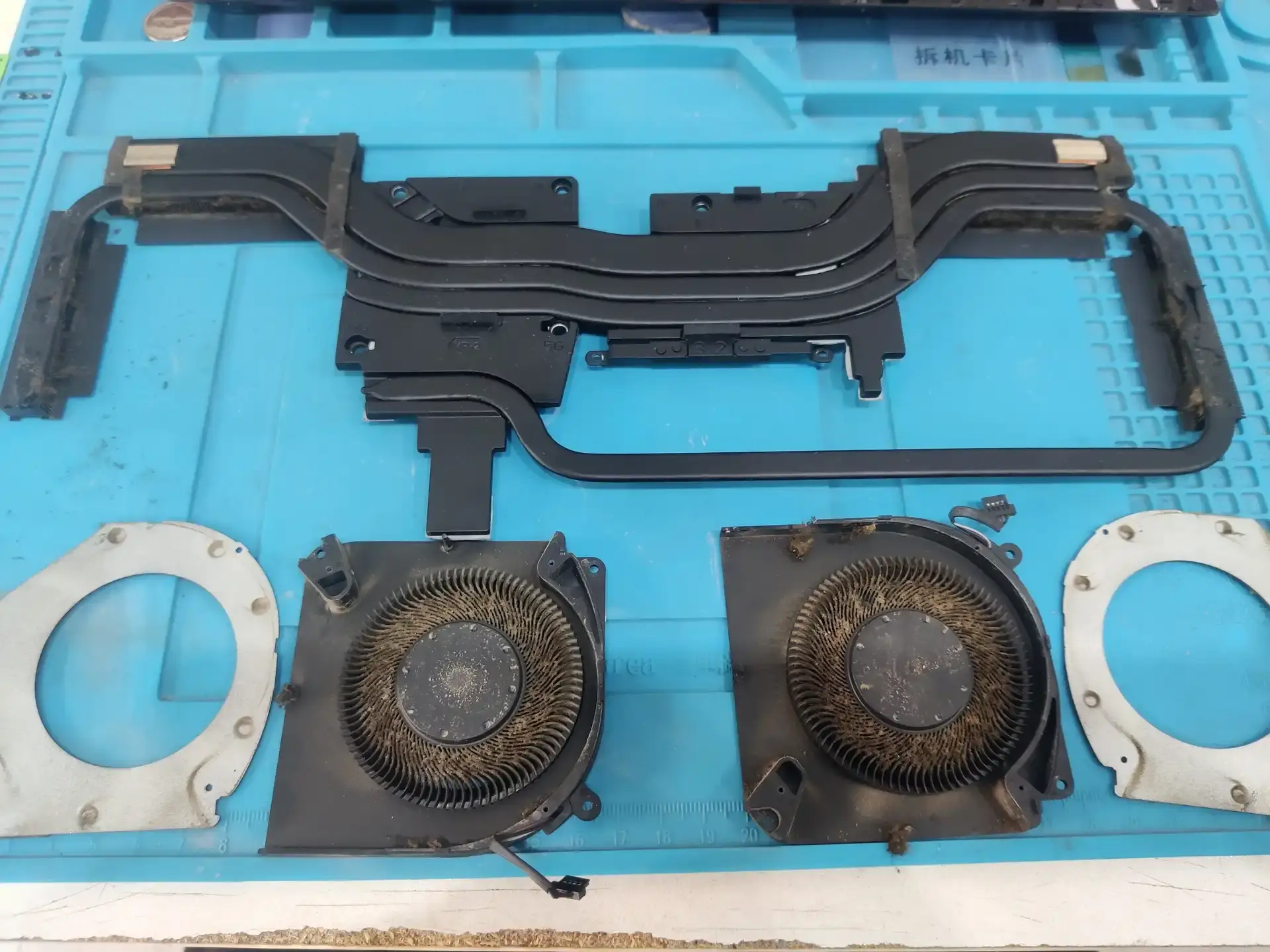 孝感机械革命笔记本电脑清灰换硅脂全程当面操作