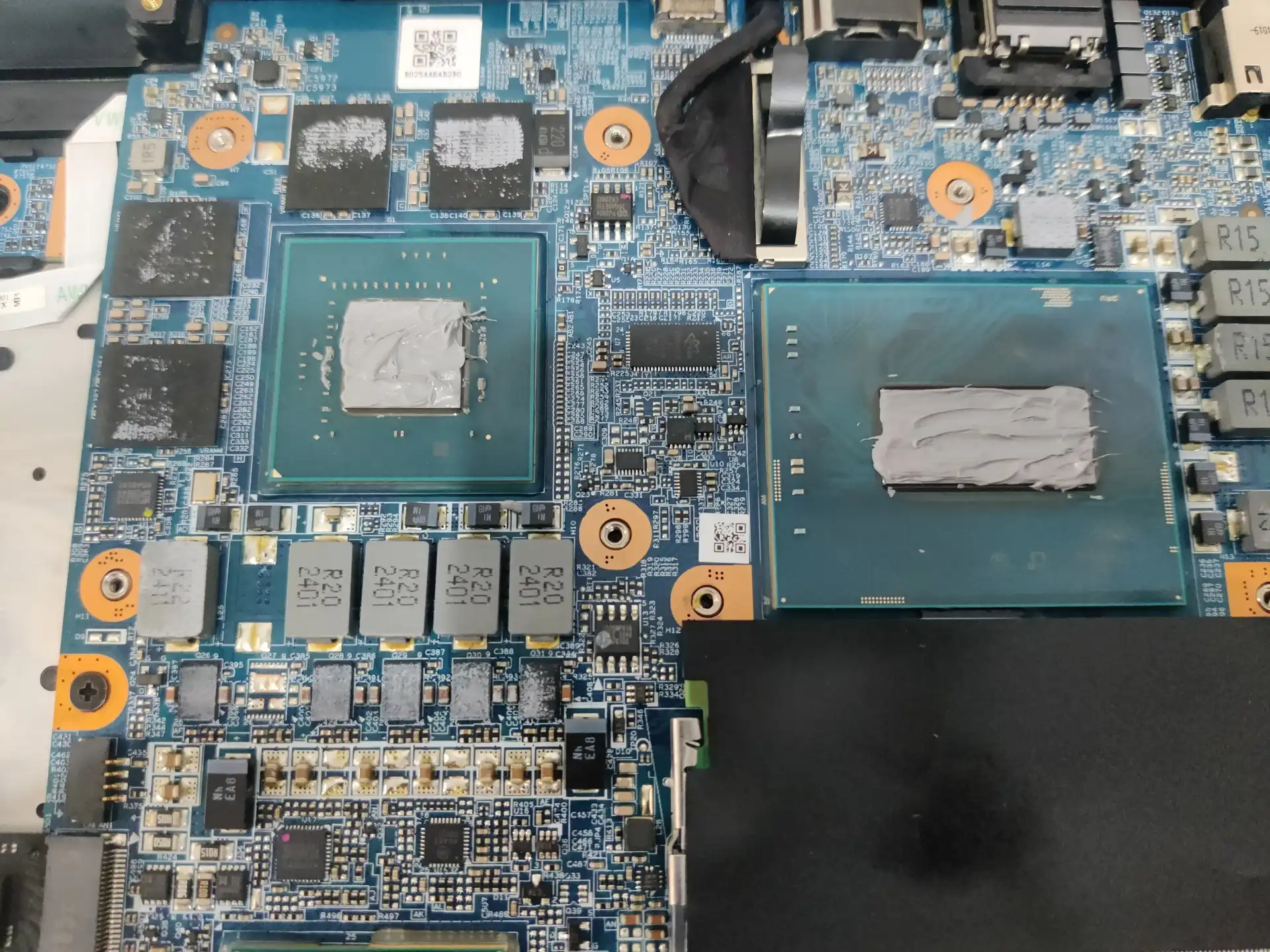 孝感机械革命笔记本电脑清灰换硅脂全程当面操作