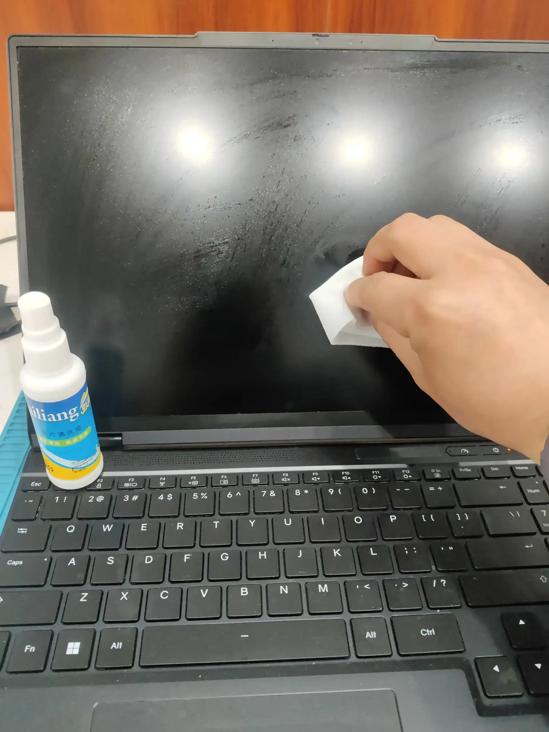 孝感机械革命笔记本电脑清灰换硅脂全程当面操作