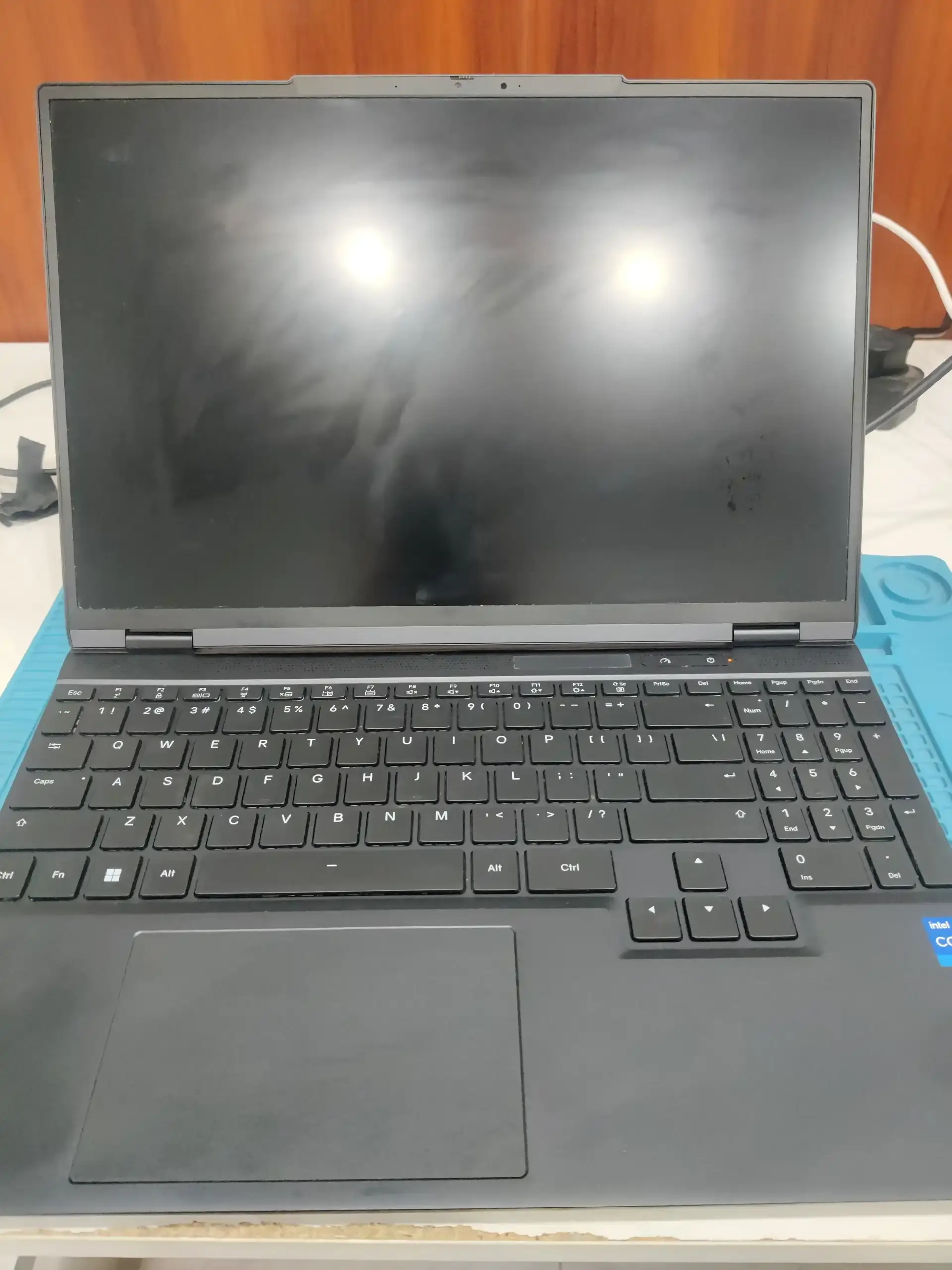 孝感机械革命笔记本电脑清灰换硅脂全程当面操作