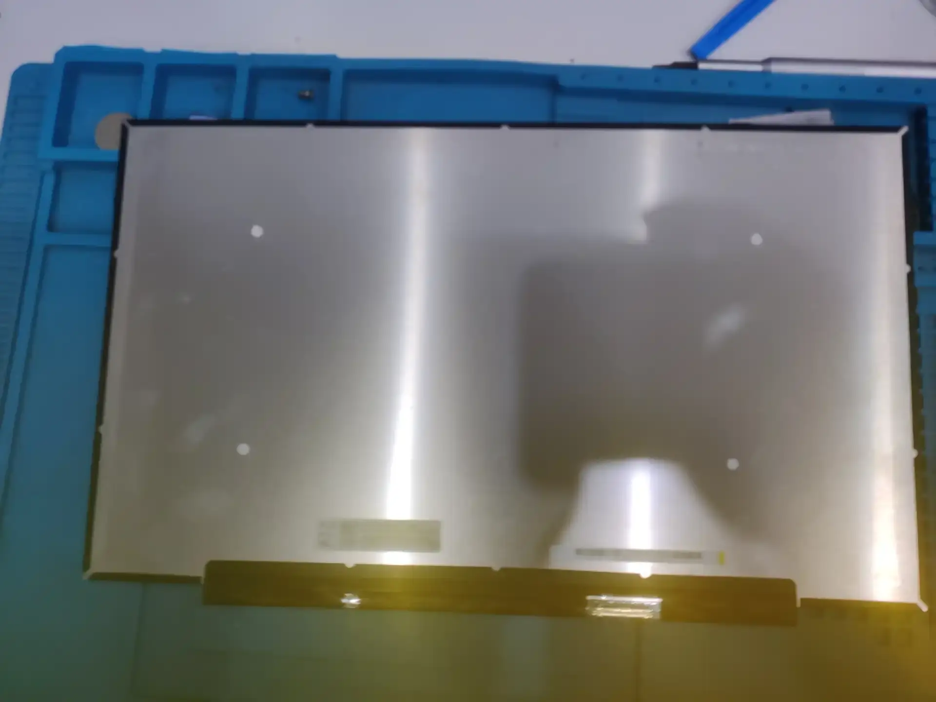 孝感联想小新笔记本电脑更换屏幕：顾客自购屏幕配件由孝感迅维更换