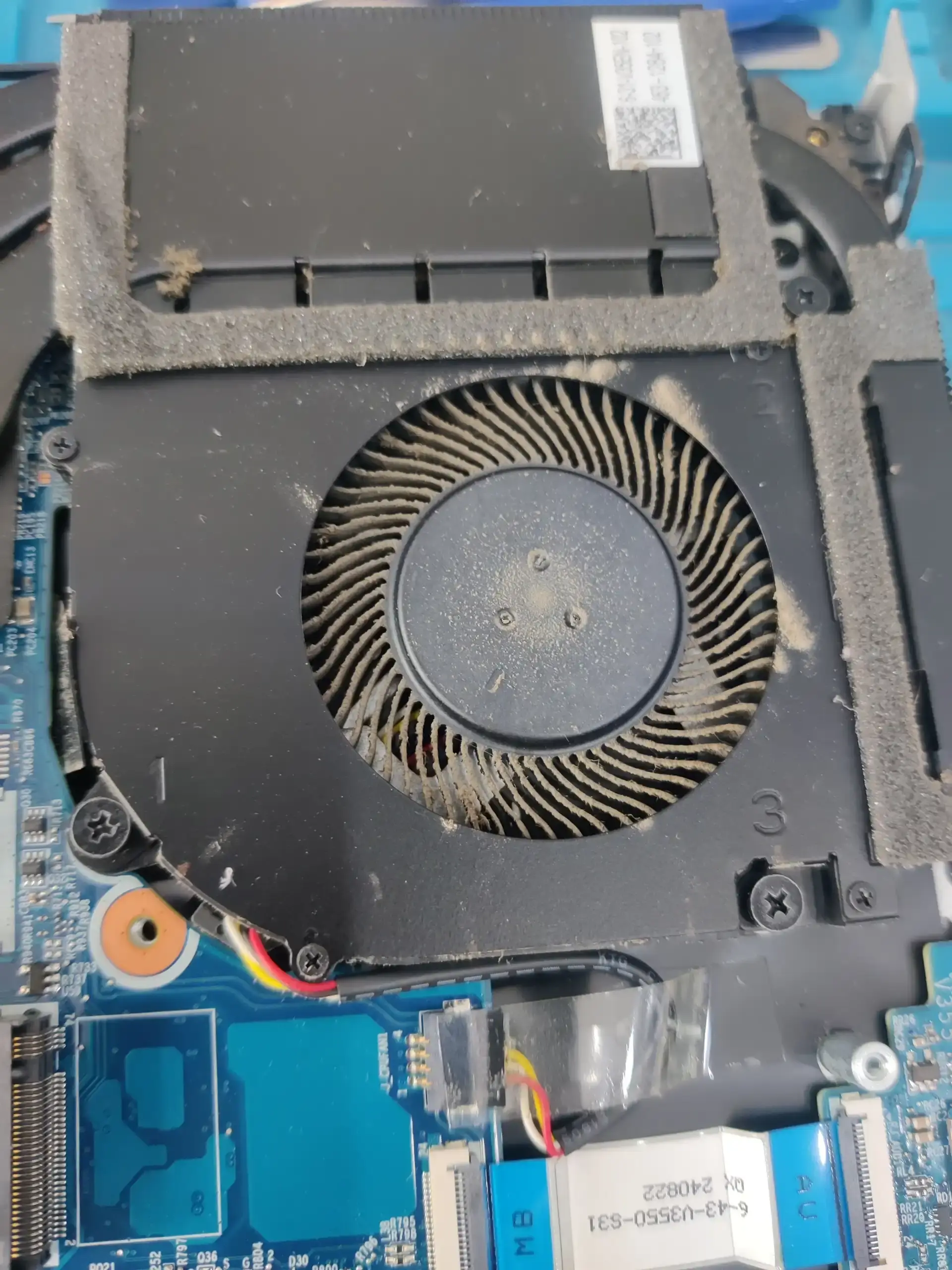 真清灰才敢当面操作：孝感机械革命笔记本电脑清灰换硅脂