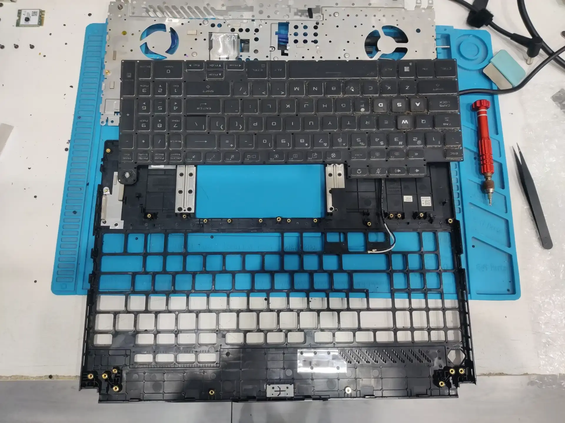 孝感华硕天选笔记本电脑更换键盘