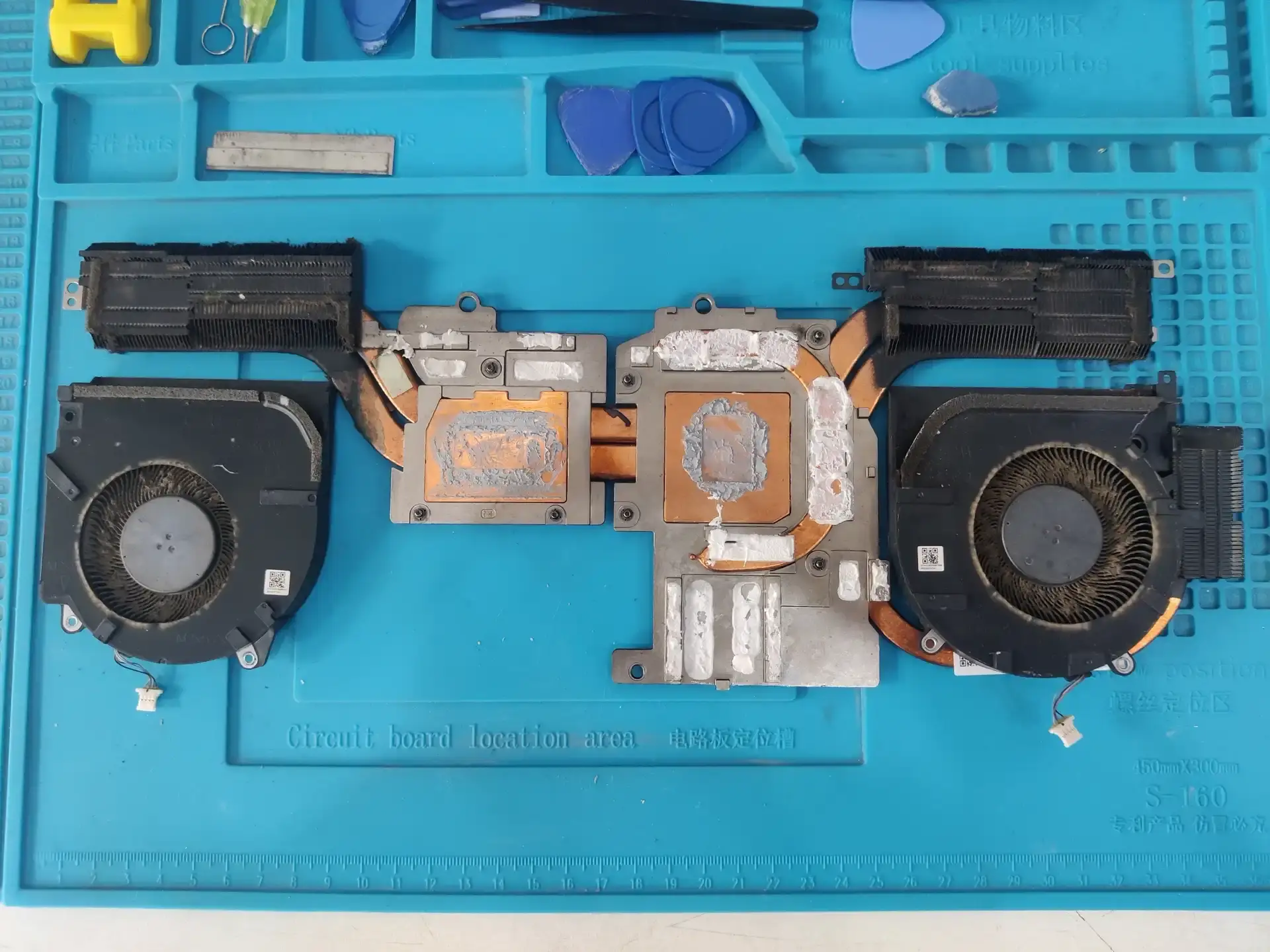 孝感惠普光影精灵8笔记本电脑清灰换硅脂：散热模组特写
