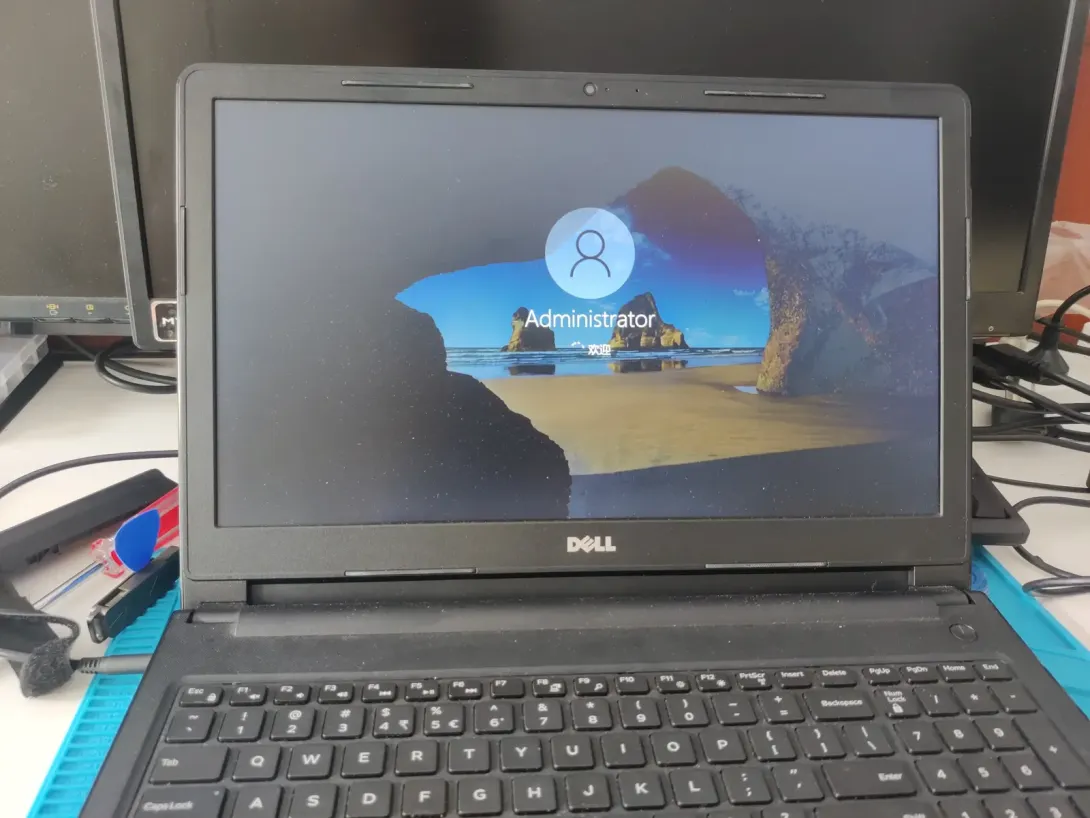 给孝感客户的戴尔Inspiron 15-3576笔记本更换固态硬盘和安装win10系统