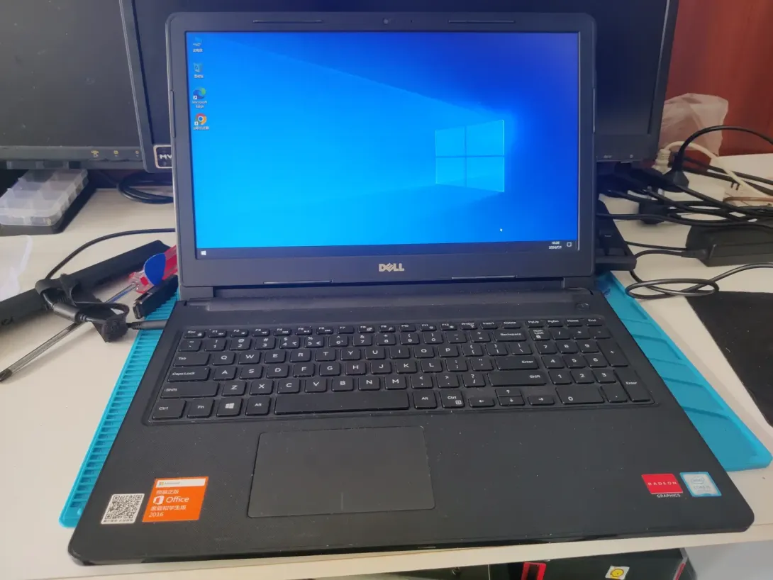给孝感客户的戴尔Inspiron 15-3576笔记本更换固态硬盘和安装win10系统