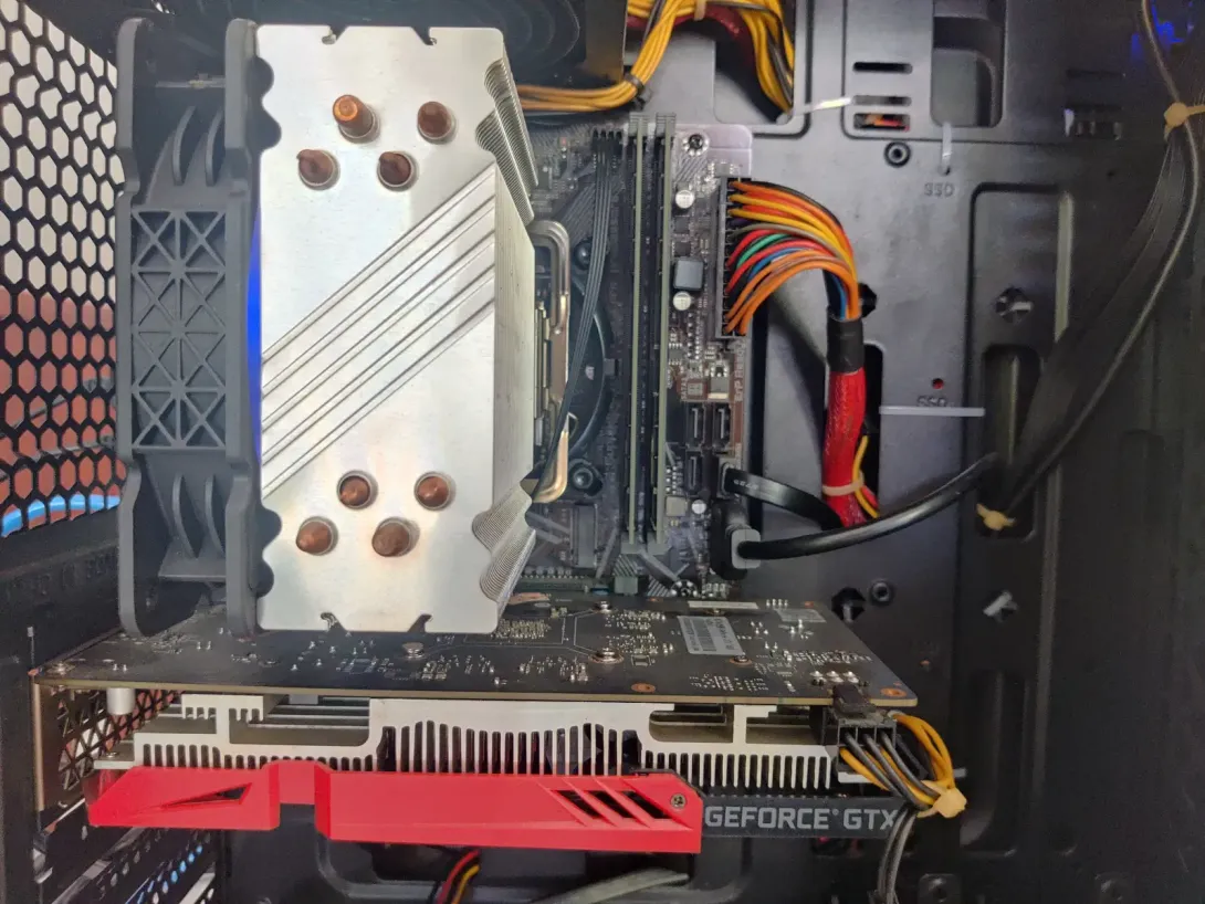 孝感二手游戏电脑 英特尔i5-10400F/16G DDR4/GTX1650 4G/500G固态硬盘/27寸2K 75Hz高刷显示器整机出售