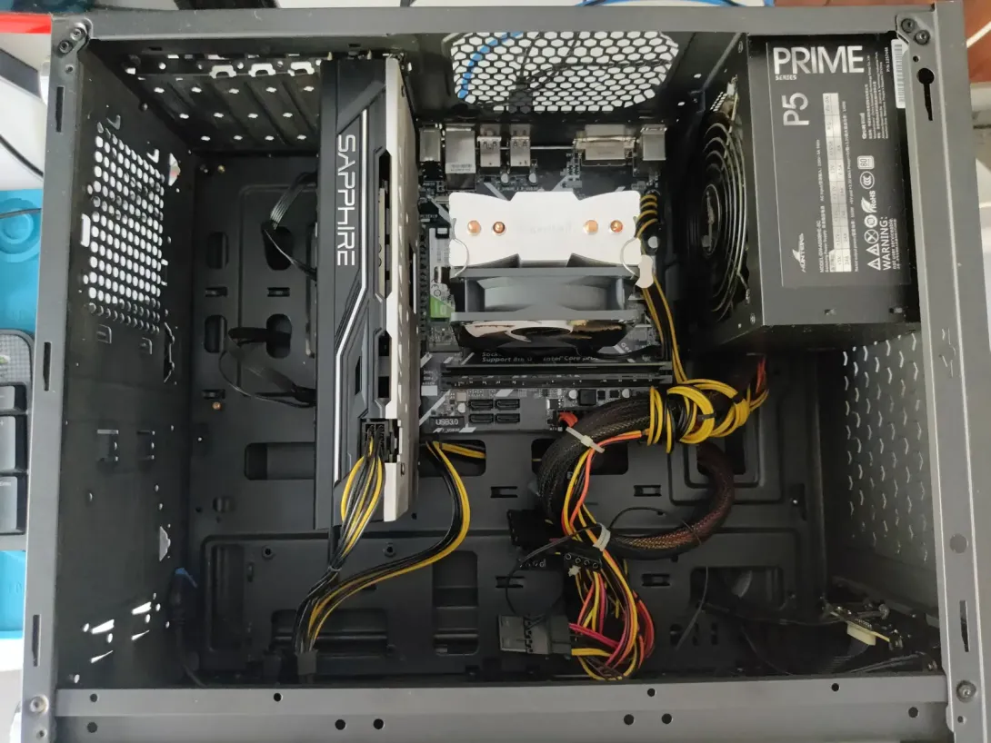 孝感二手游戏电脑整机出售 英特尔i5-9400F/16G DDR4/AMD RX580 8G蓝宝石/240G SSD/31.5寸显示器