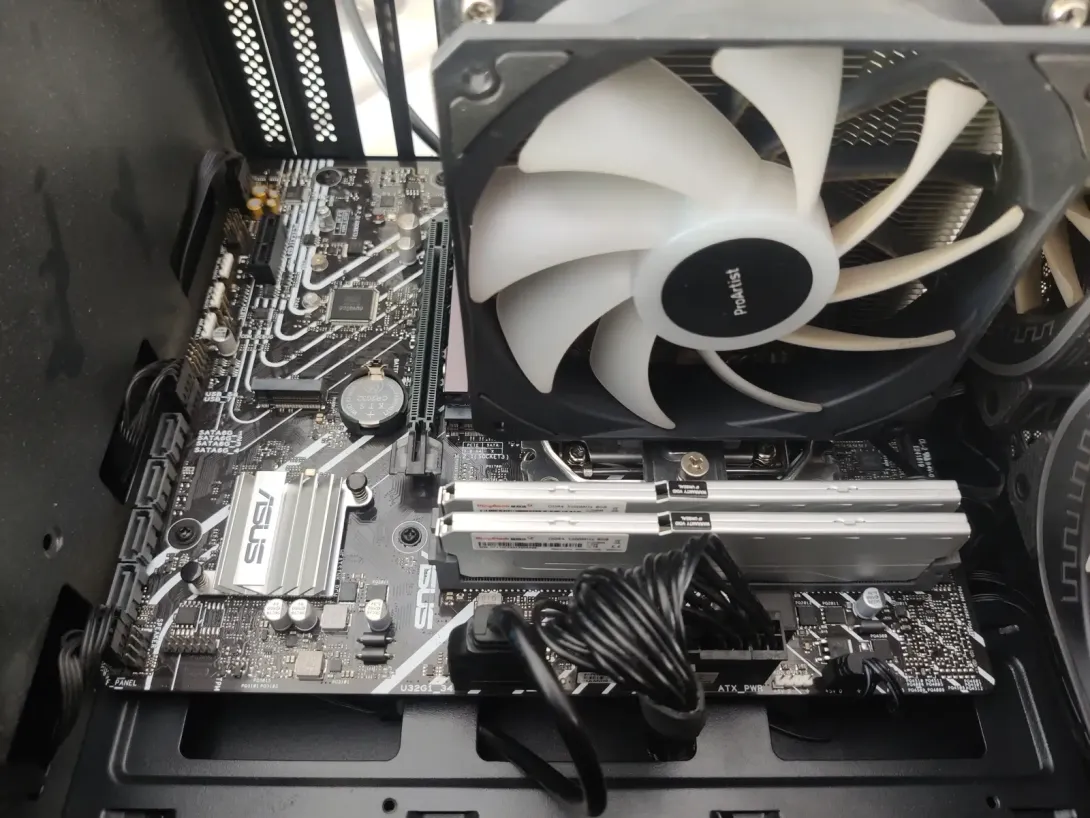 孝感二手电脑出售：英特尔i5-12400F/16GB DDR4/1T m.2 SSD/华硕H610M-A D4 游戏电脑主机