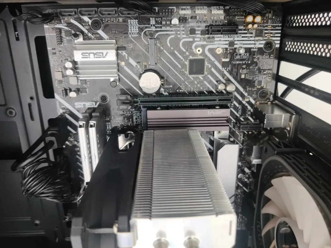 孝感二手电脑出售：英特尔i5-12400F/16GB DDR4/1T m.2 SSD/华硕H610M-A D4 游戏电脑主机