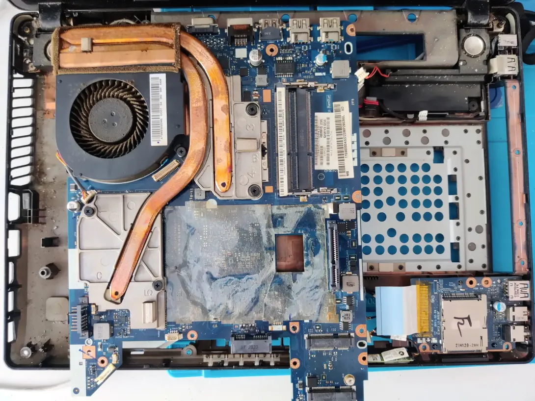 孝感顾客的联想IdeaPad Y480 笔记本电脑清灰和系统重装